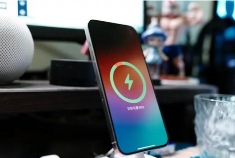 孟村苹果15换屏服务分享用什么充电器给iPhone15充电更好 